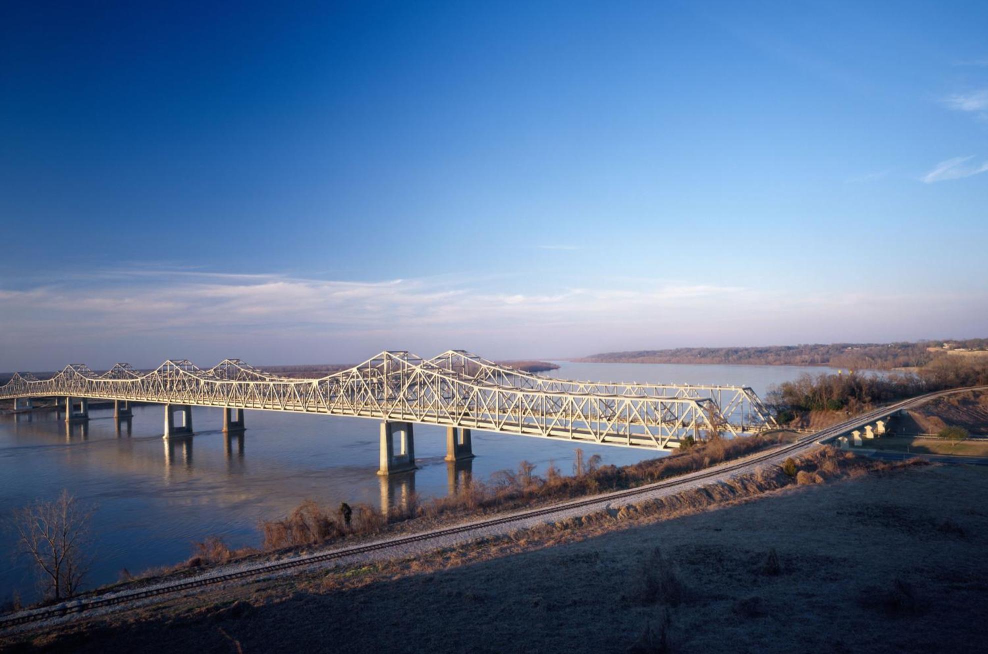 The Bridges Hotel Натчес Екстериор снимка