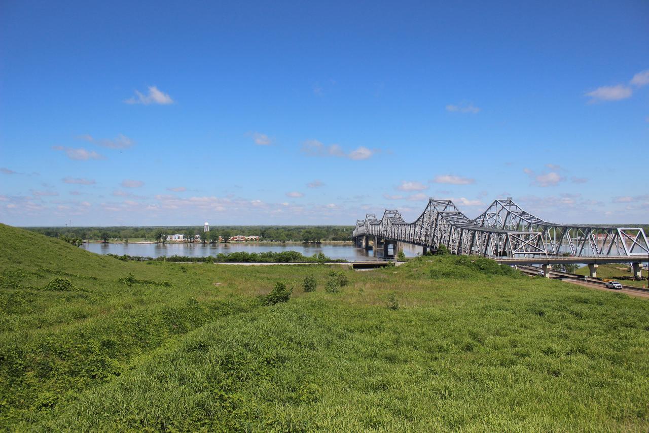 The Bridges Hotel Натчес Екстериор снимка